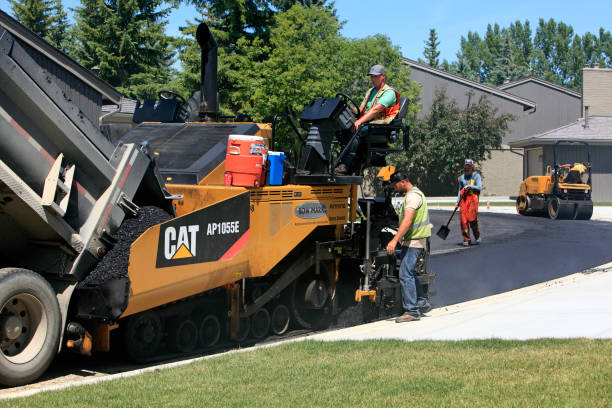 Best Driveway Paving Contractor  in Pella, IA